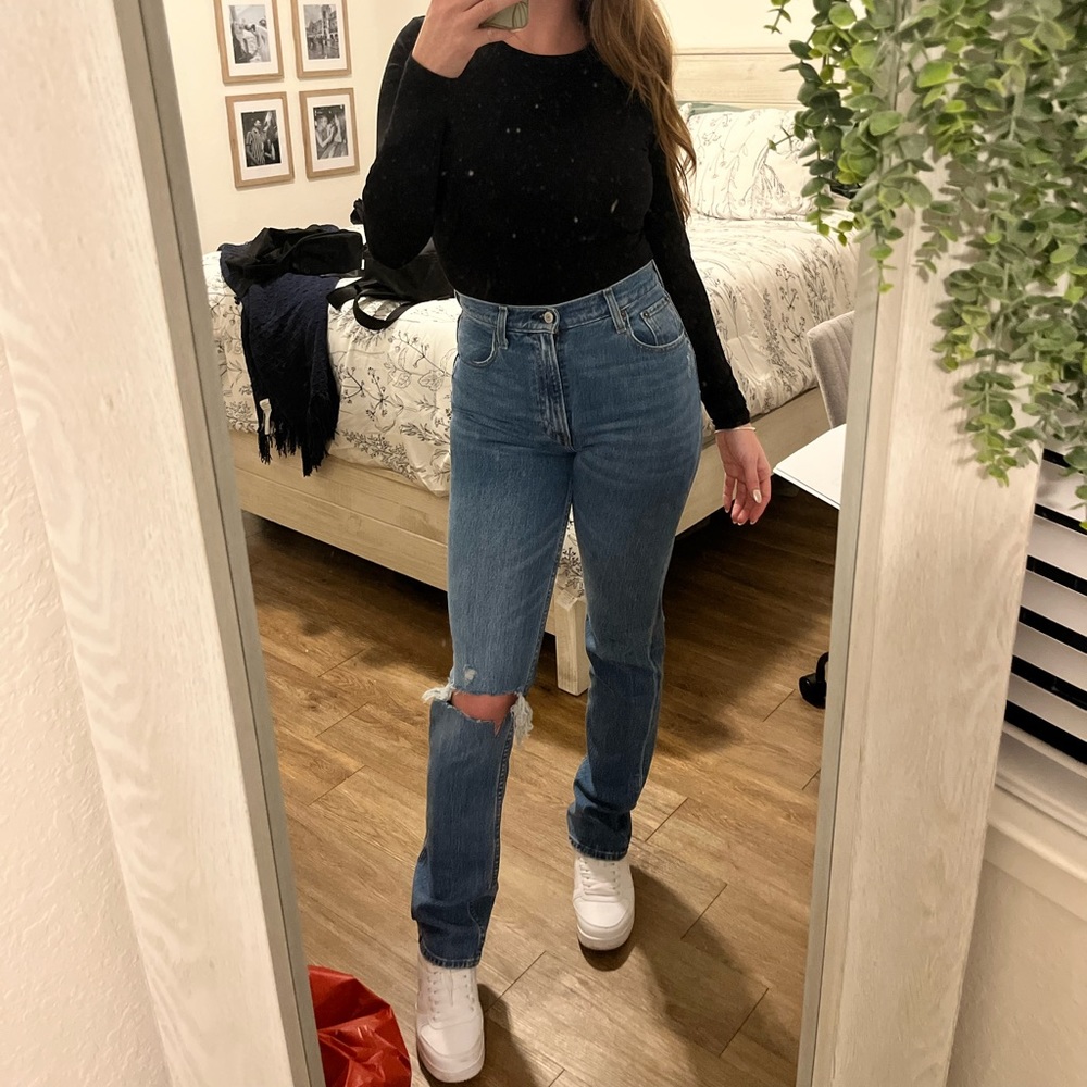 Abercrombie Ultra High Rise 90s Straight Jean - Medium Destroy 27L
